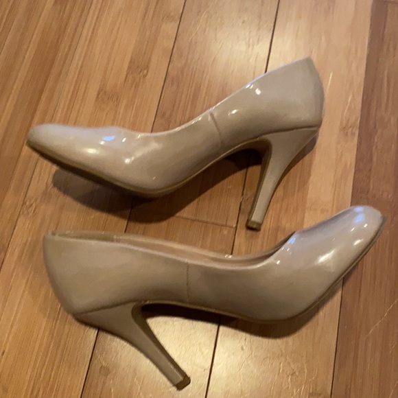 Kelly & Katie Nude Stiletto Heel Round Toe - Picture 3 of 4